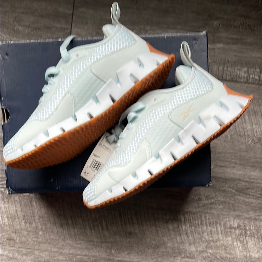 Reebok Sky Blue Athletic Shoes - Picture 2 of 4